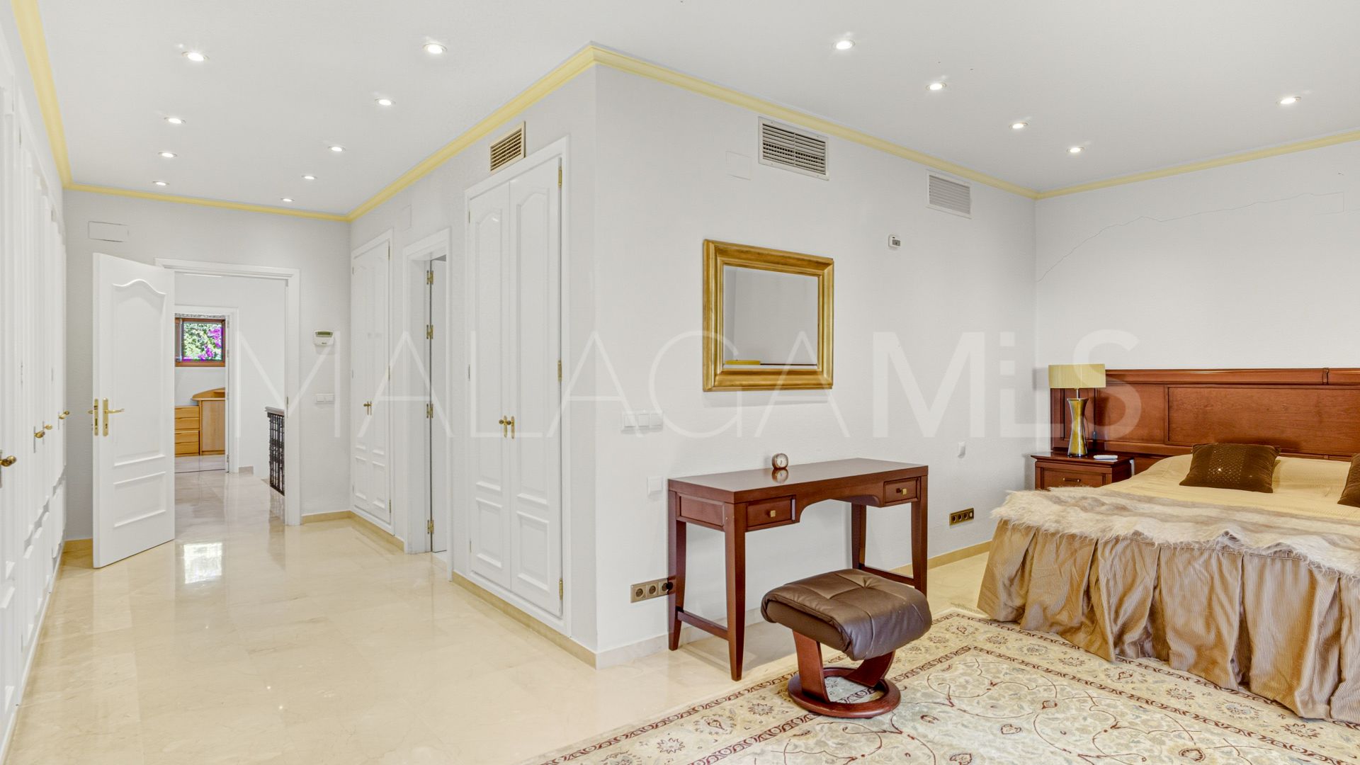 Villa for sale in New Golden Mile with 5 bedrooms