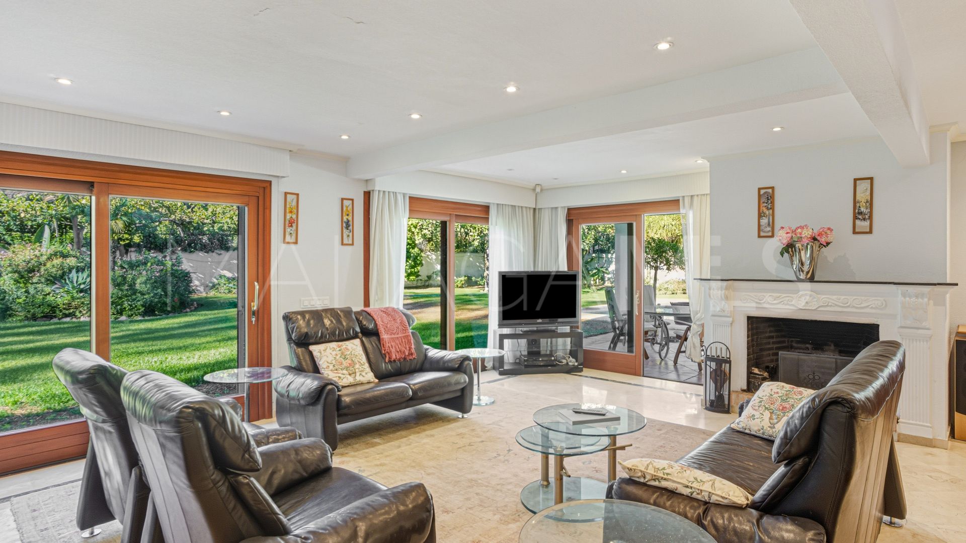 Villa for sale in New Golden Mile with 5 bedrooms