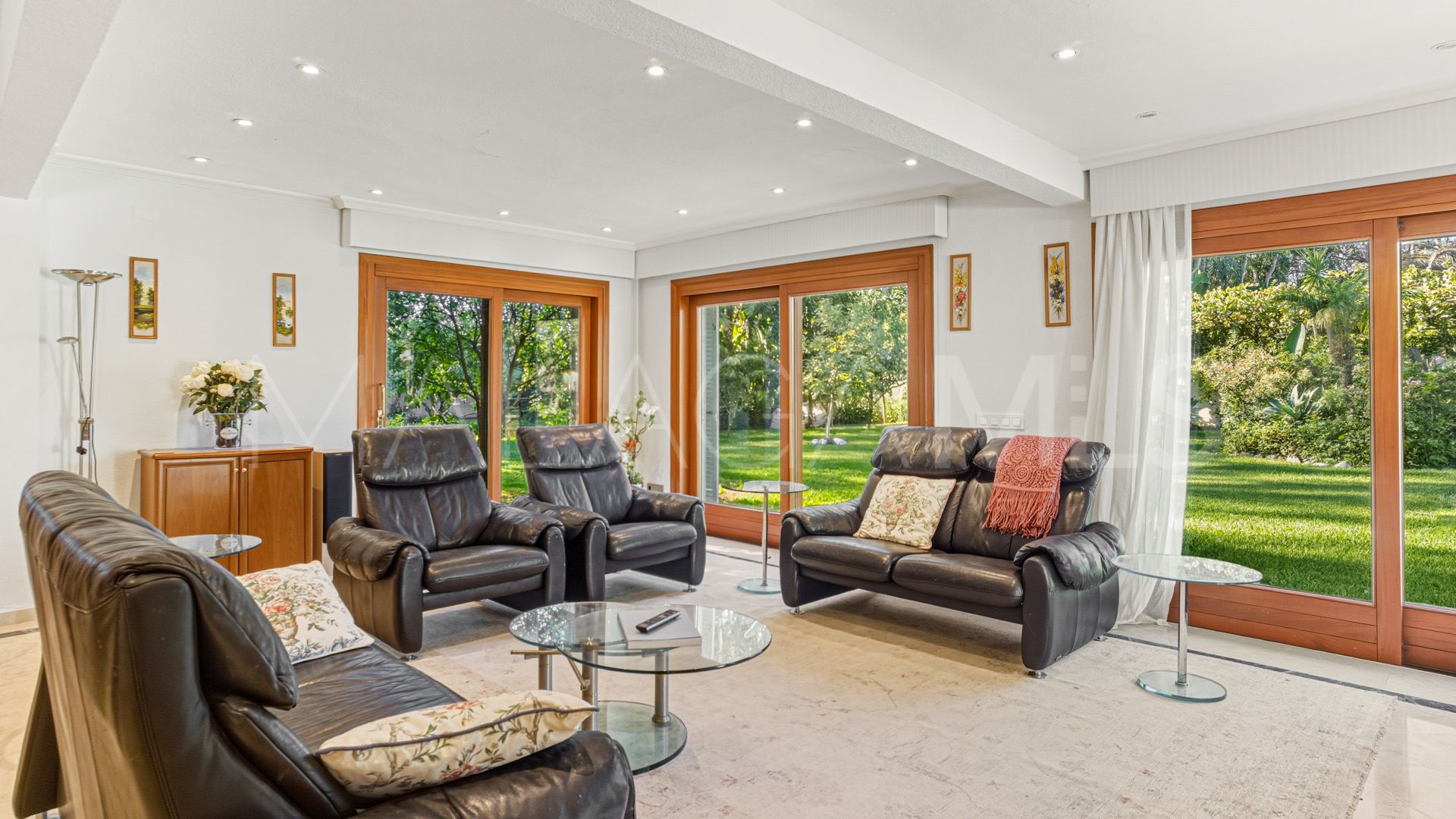 Villa for sale in New Golden Mile with 5 bedrooms