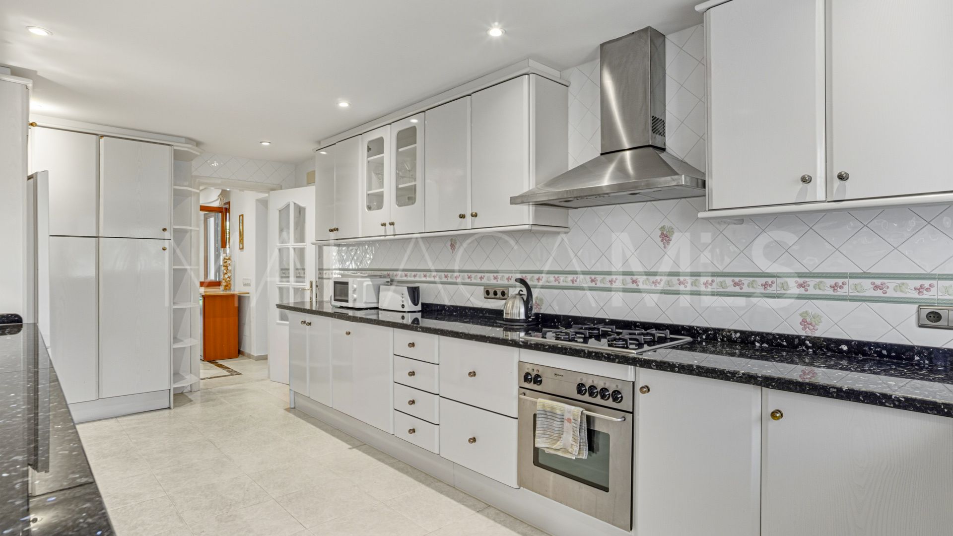 Villa for sale in New Golden Mile with 5 bedrooms