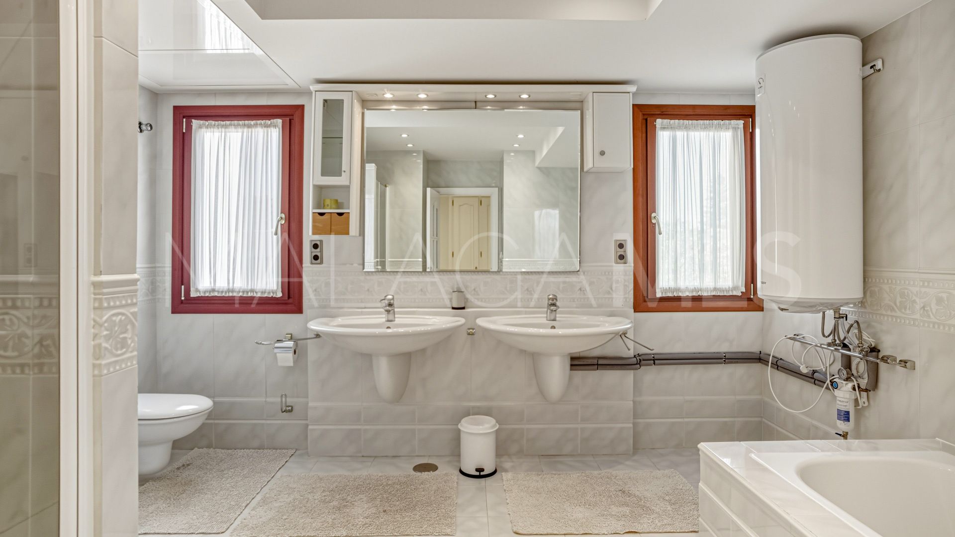 Villa for sale in New Golden Mile with 5 bedrooms