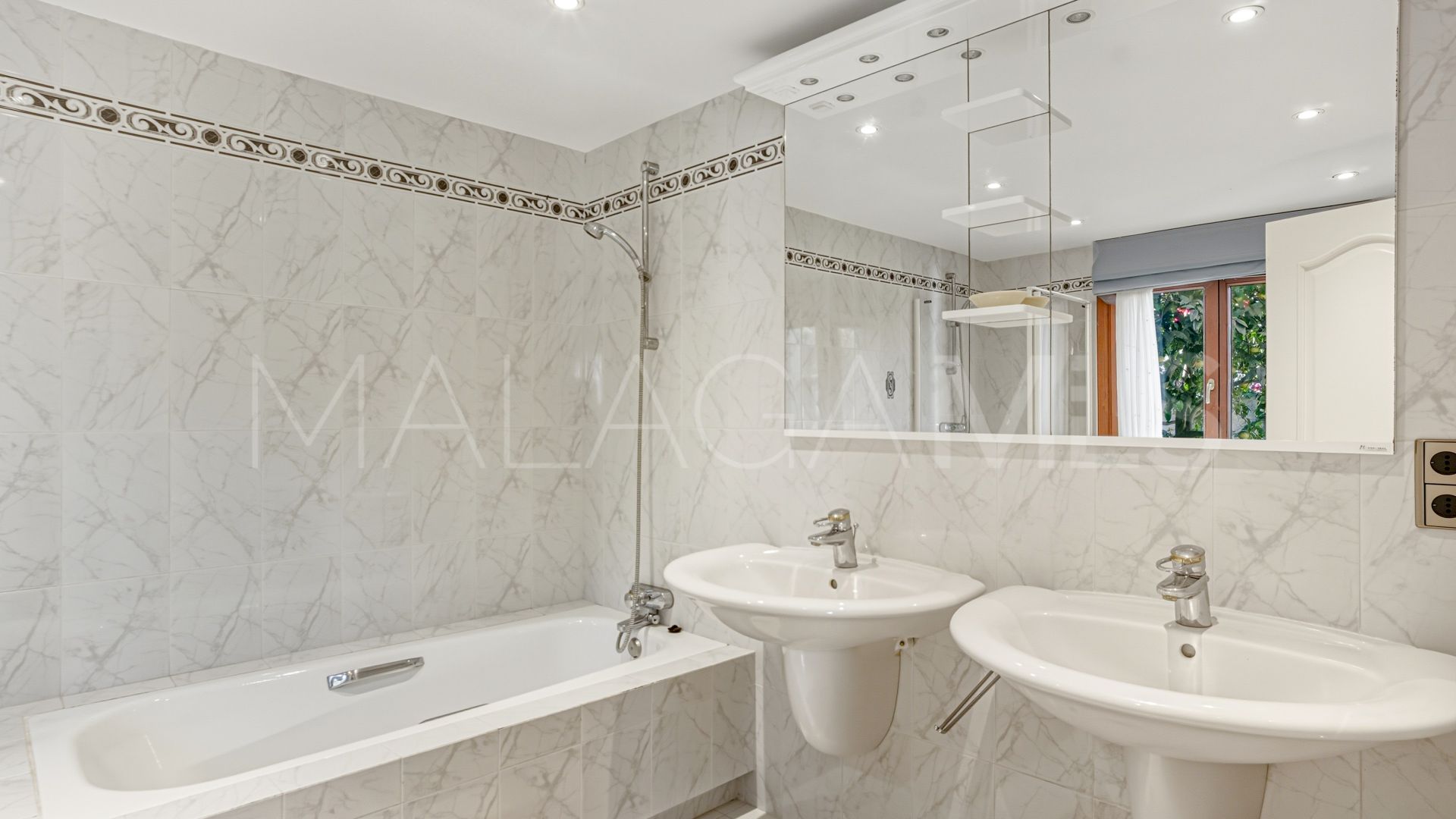 Villa for sale in New Golden Mile with 5 bedrooms