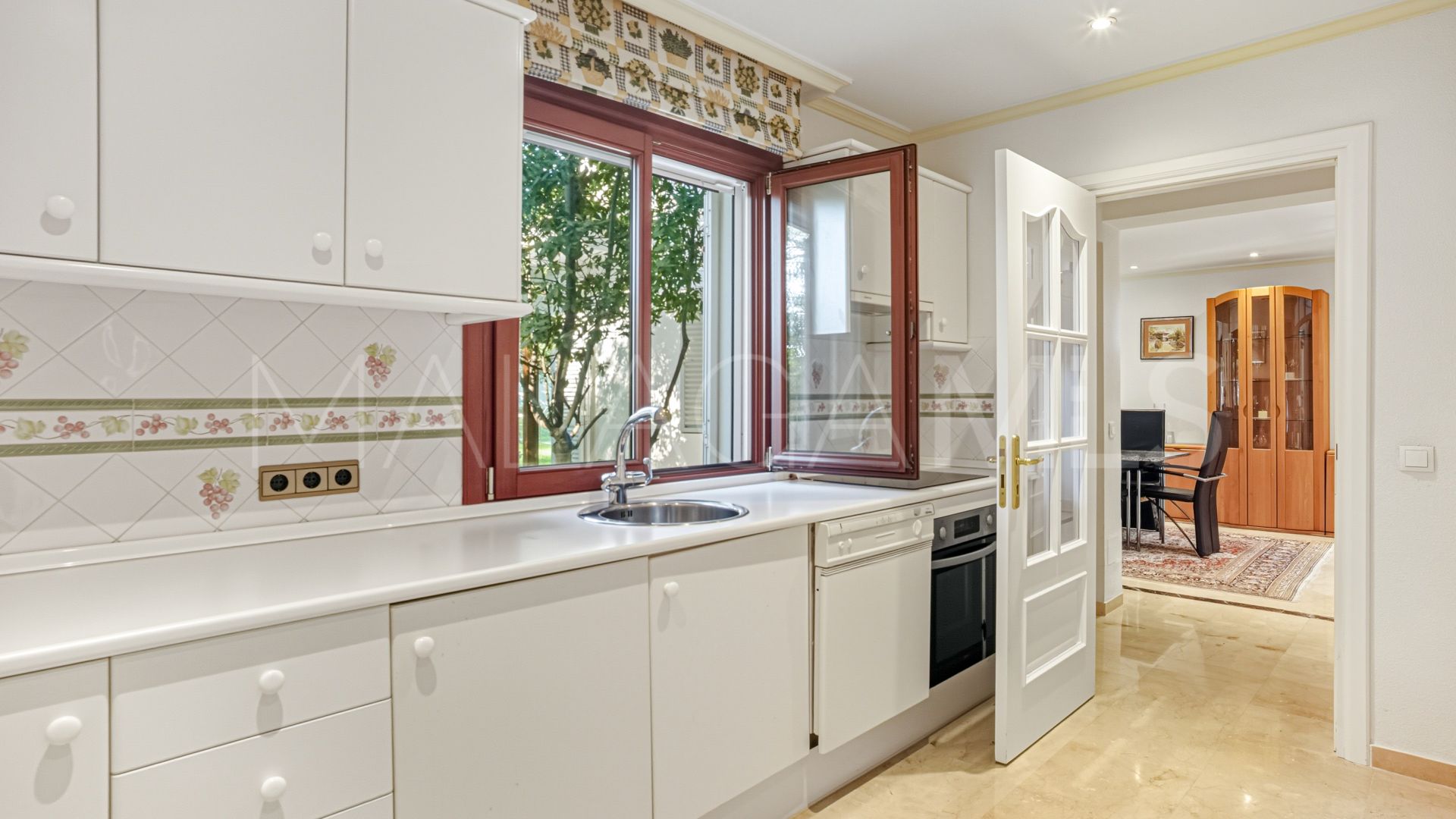 Villa for sale in New Golden Mile with 5 bedrooms