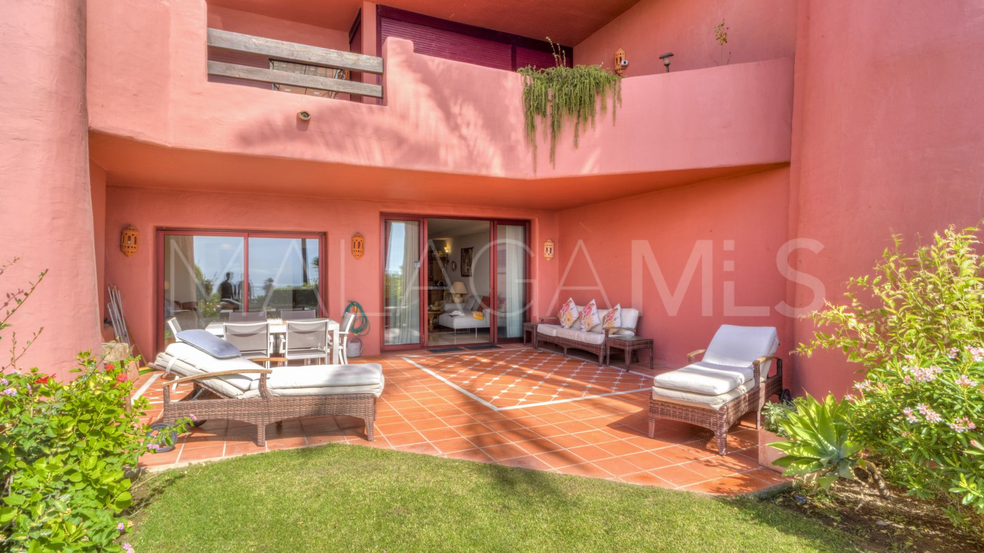 Apartamento planta baja for sale with 2 bedrooms in Menara Beach