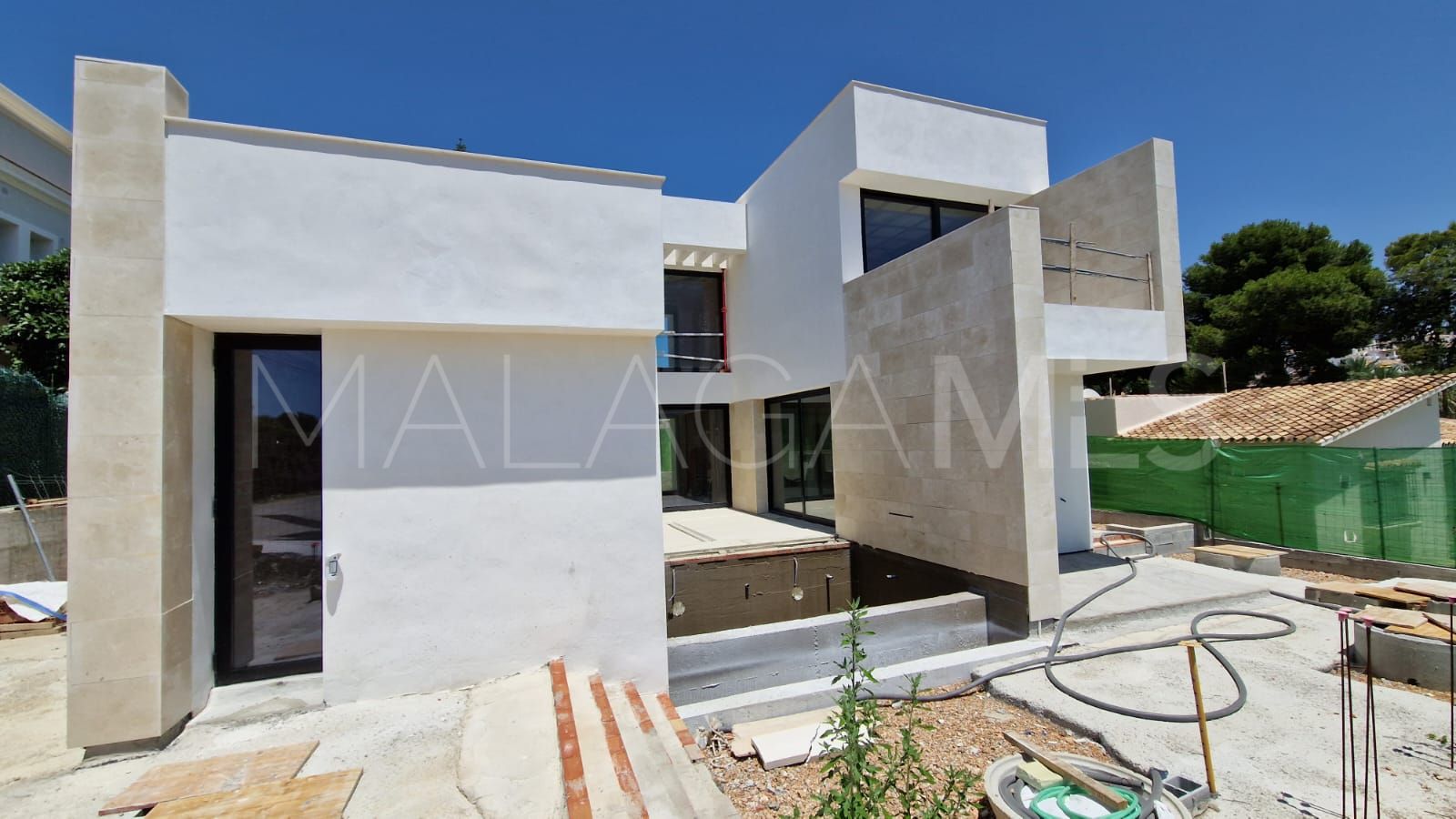 For sale villa in Nueva Andalucia with 4 bedrooms