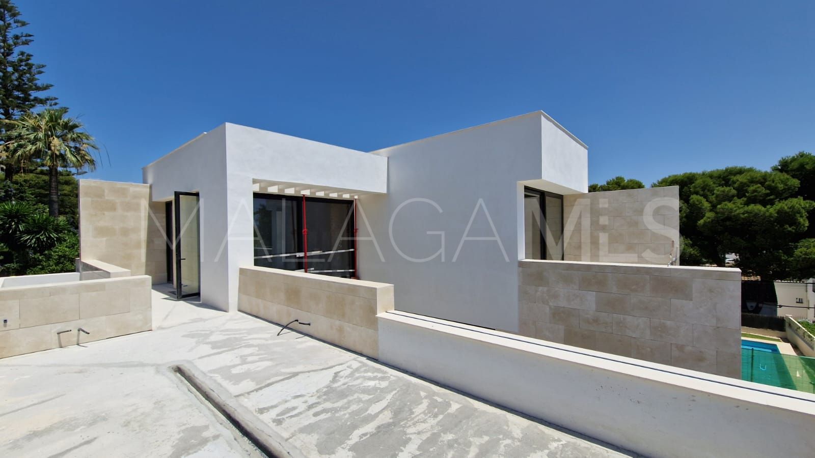 For sale villa in Nueva Andalucia with 4 bedrooms