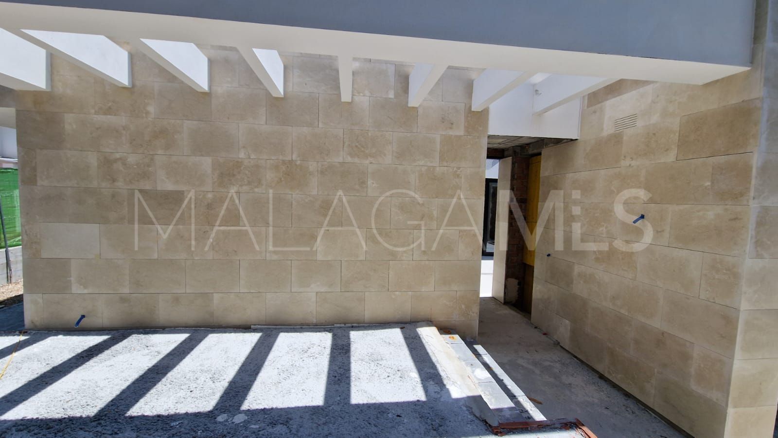 For sale villa in Nueva Andalucia with 4 bedrooms