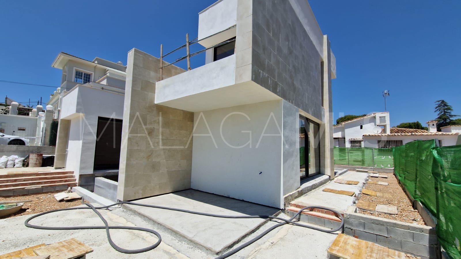 For sale villa in Nueva Andalucia with 4 bedrooms