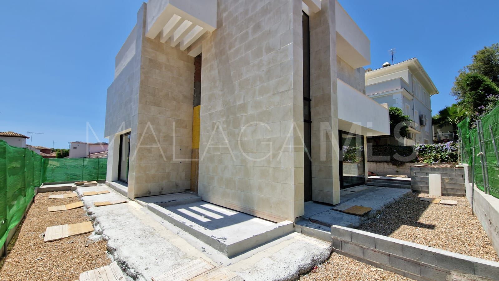 For sale villa in Nueva Andalucia with 4 bedrooms