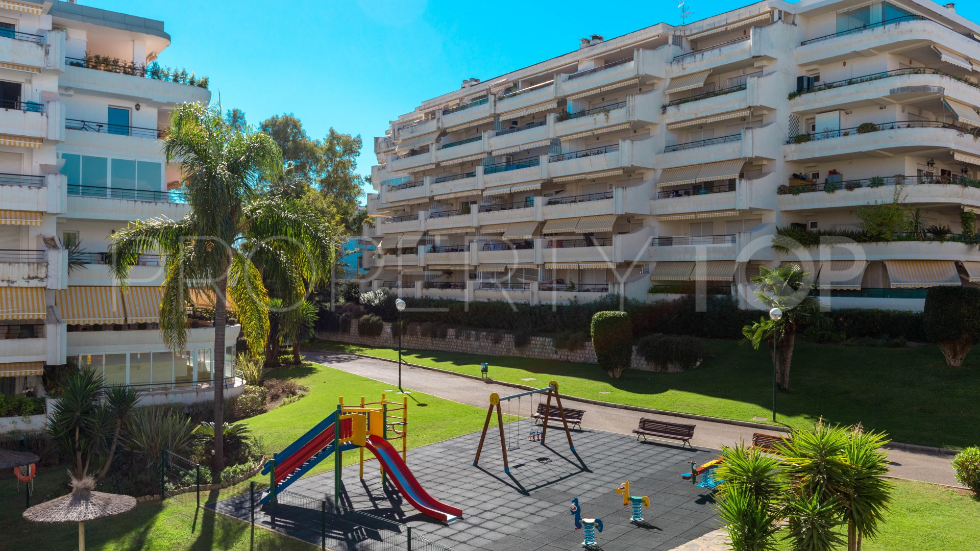 For sale Campos de Guadalmina apartment with 3 bedrooms