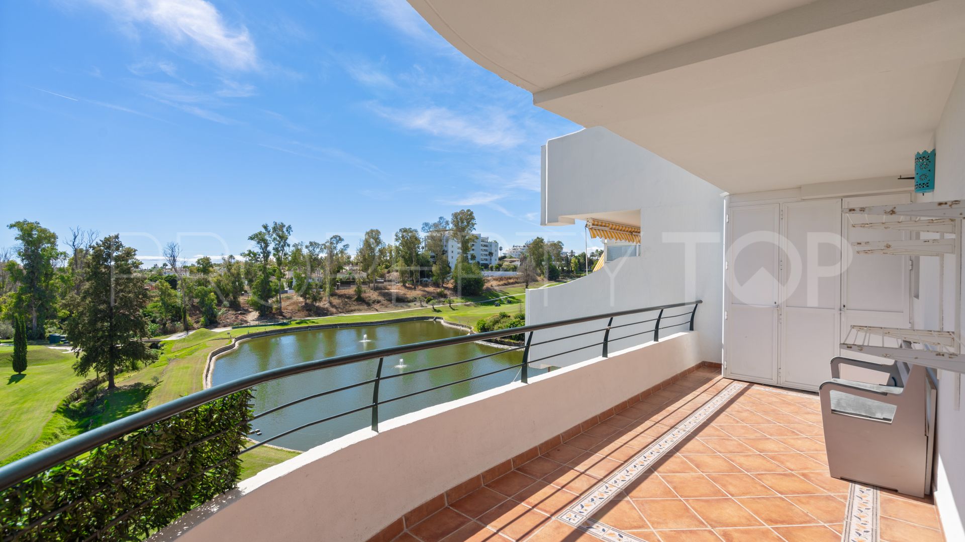 For sale Campos de Guadalmina apartment with 3 bedrooms