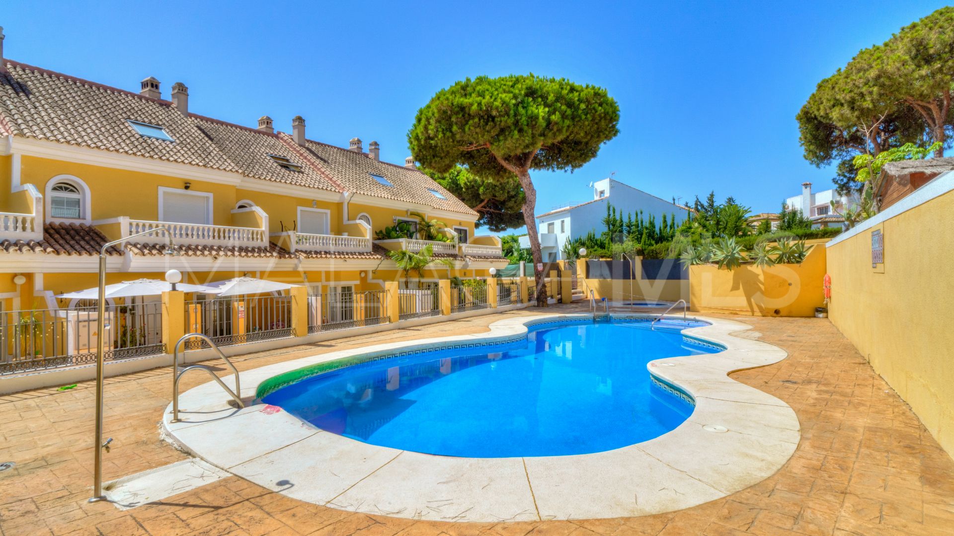 Calahonda 4 bedrooms town house for sale