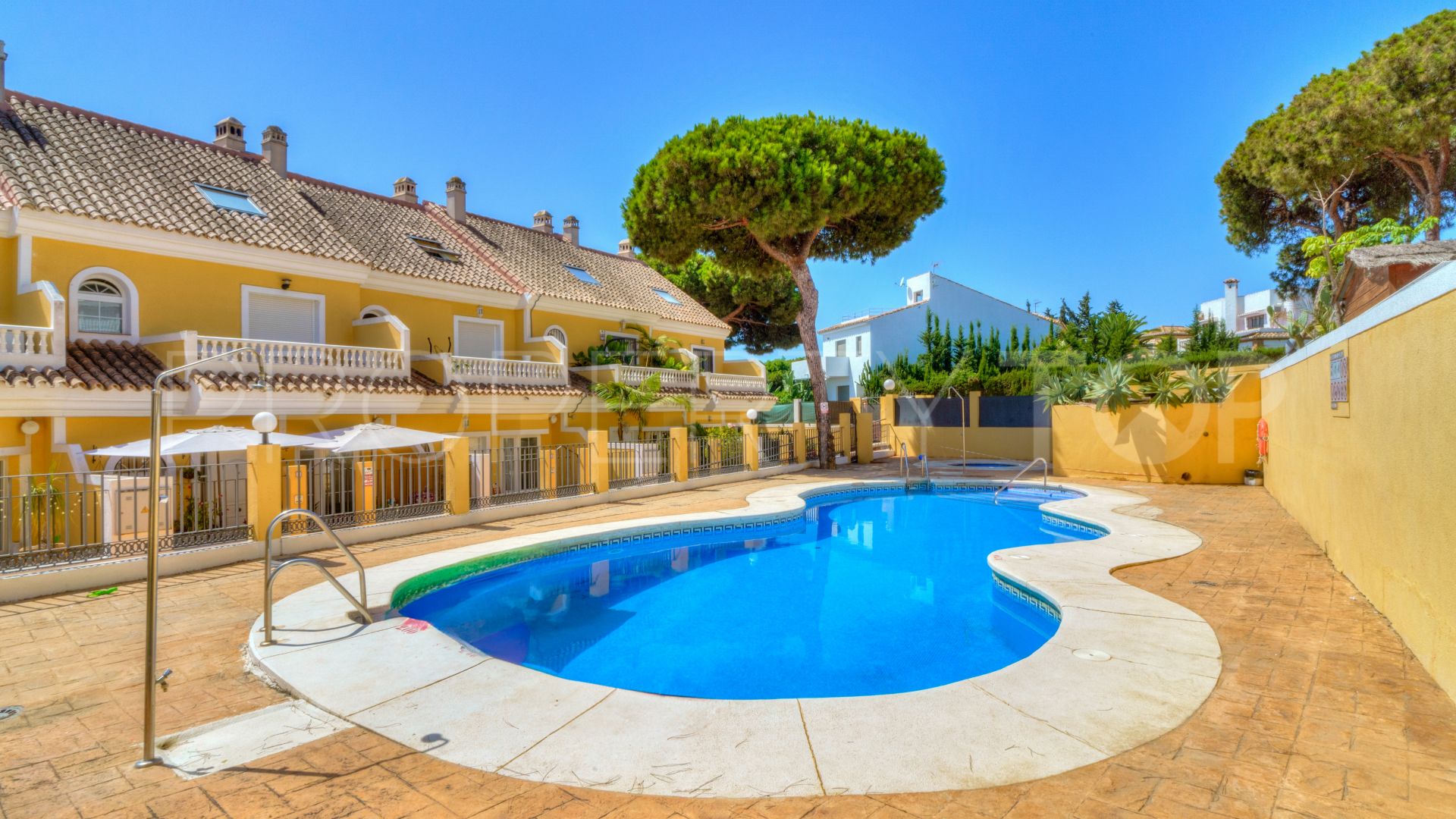 Calahonda 4 bedrooms town house for sale