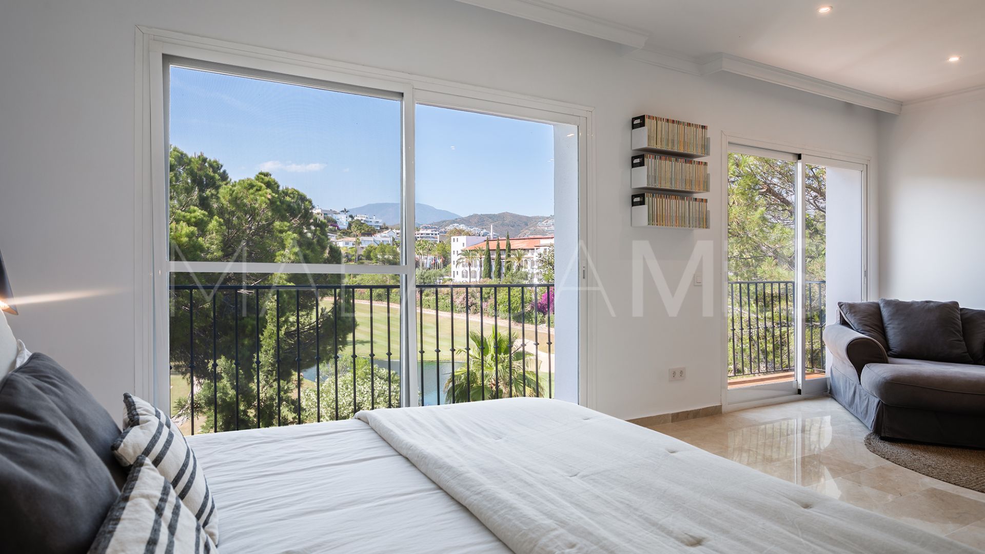 For sale 4 bedrooms town house in Las Encinas