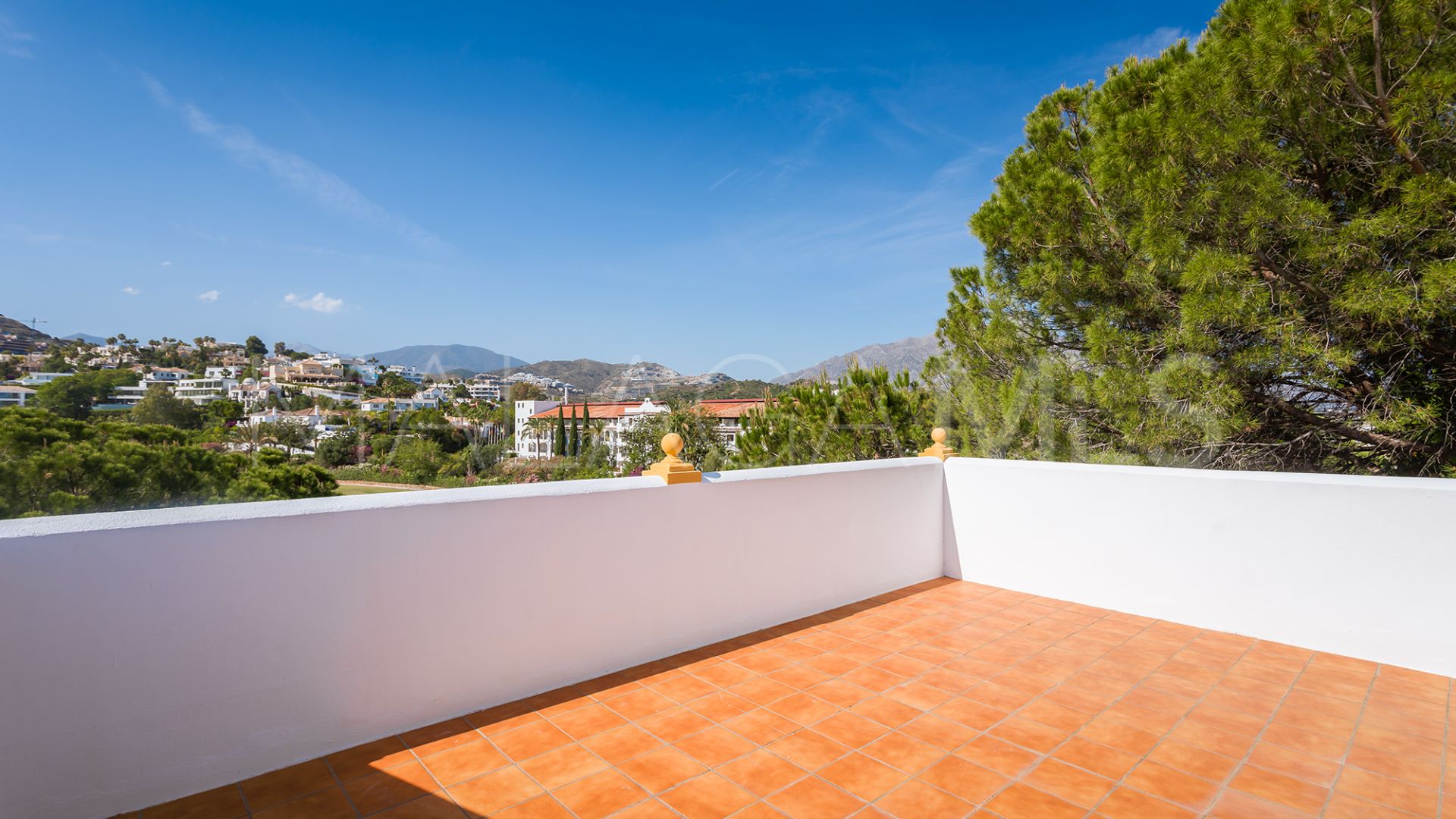 For sale 4 bedrooms town house in Las Encinas