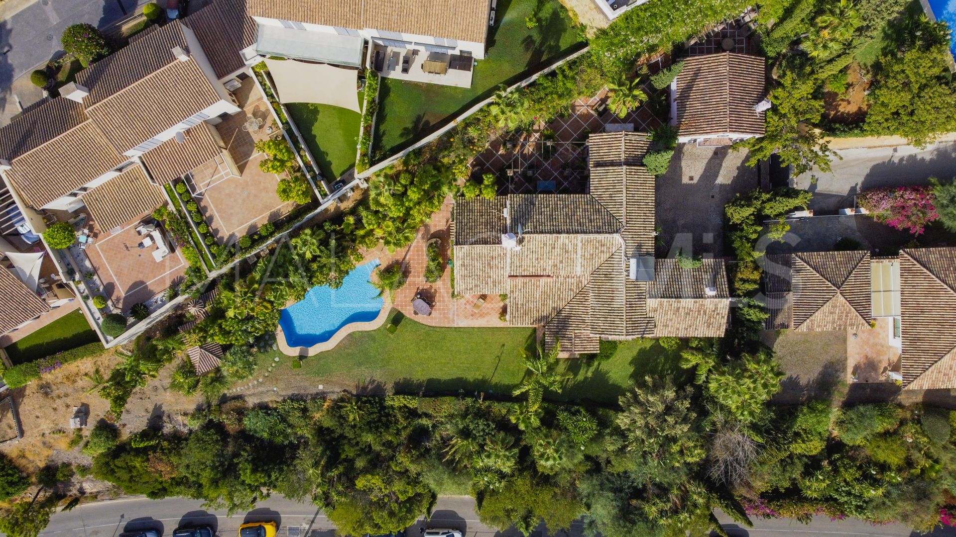 Villa a la venta in Benahavis with 5 bedrooms