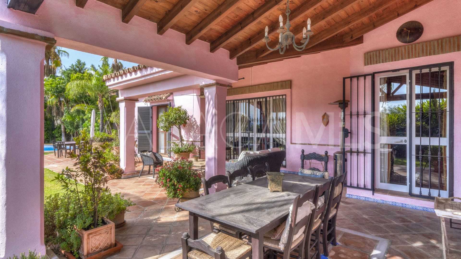 For sale villa with 5 bedrooms in Benahavis