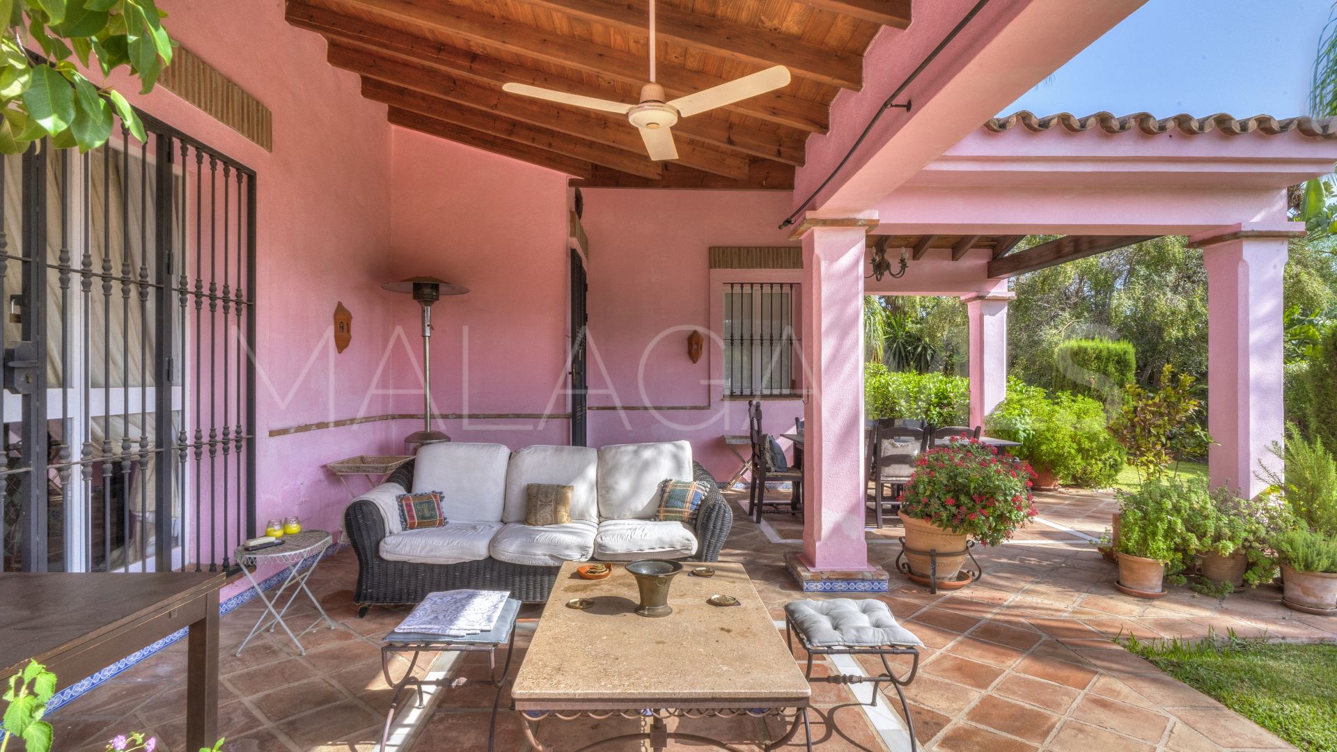 For sale villa with 5 bedrooms in Benahavis