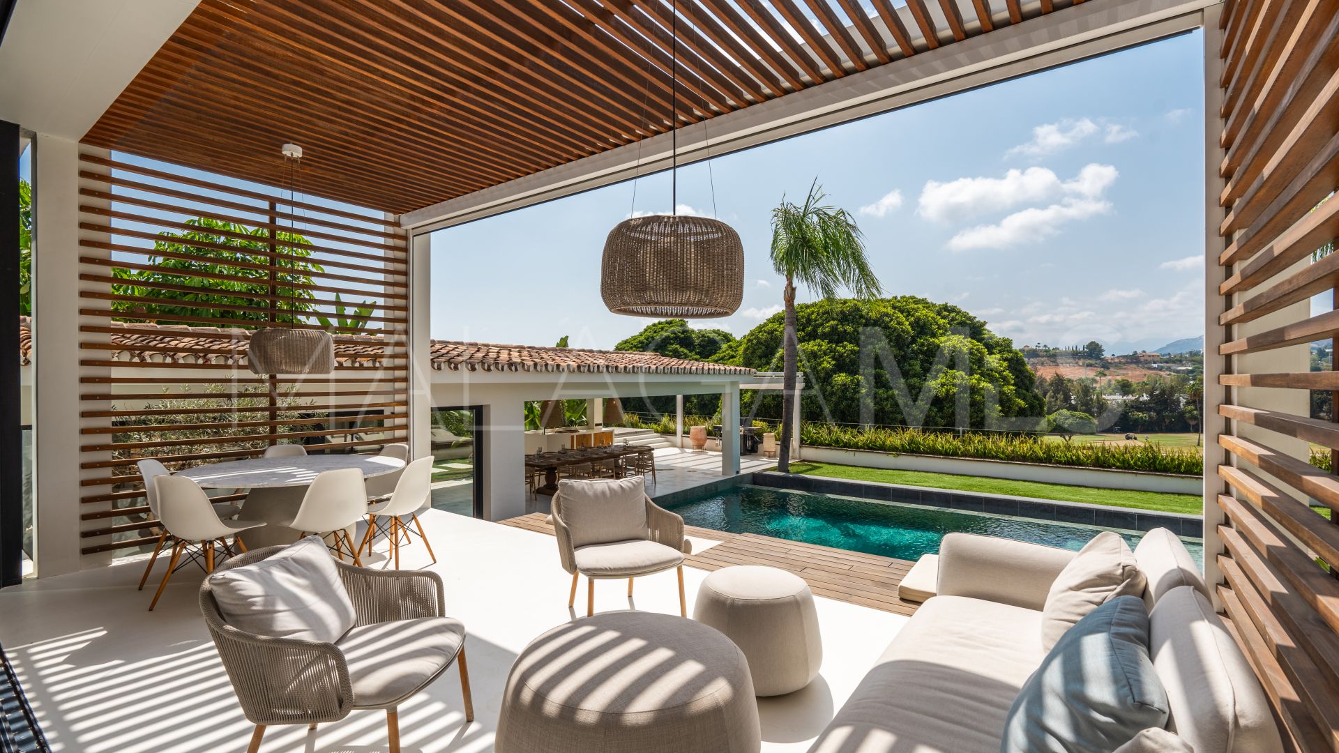 Villa for sale in Nueva Andalucia