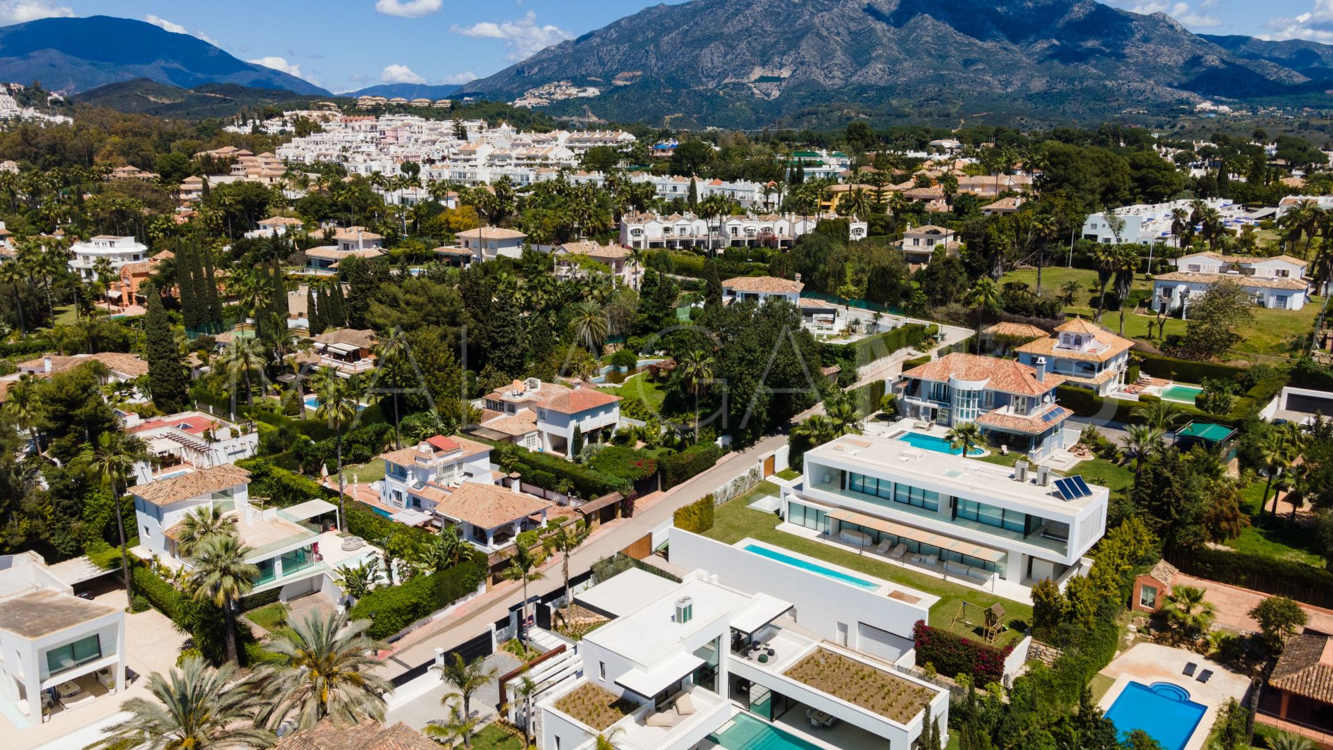 Villa for sale in Las Brisas