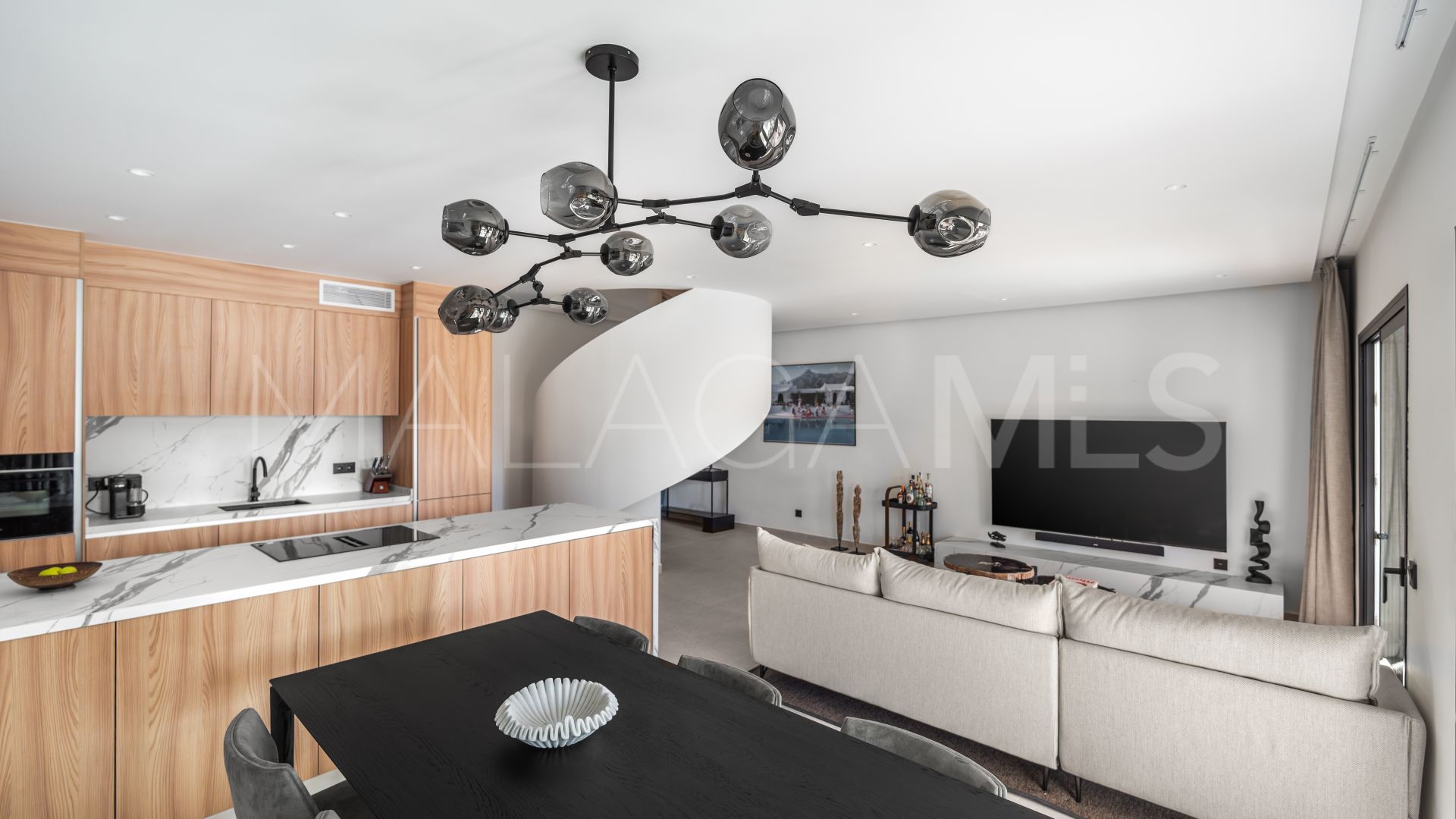 For sale duplex penthouse in Aloha Gardens