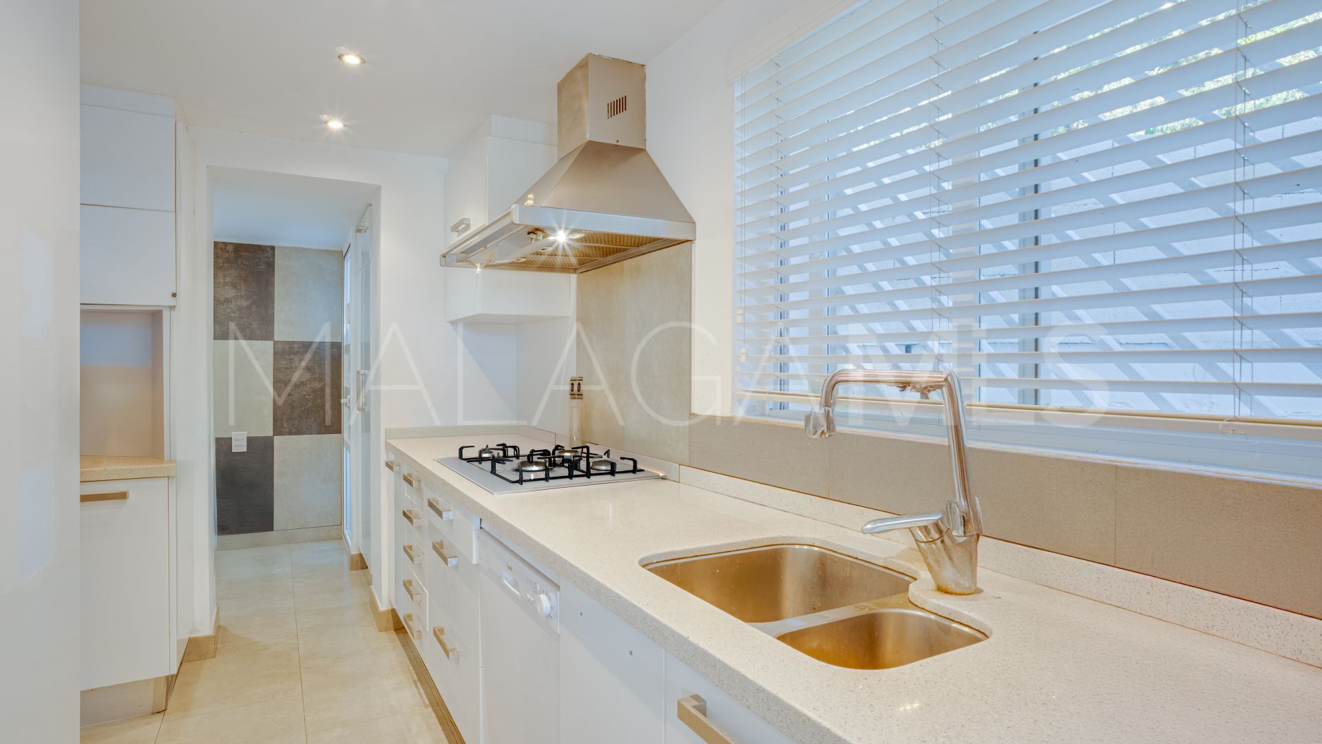 Villa for sale in Elviria
