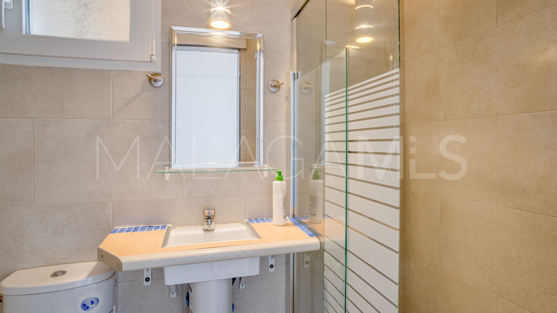 Villa for sale in Elviria