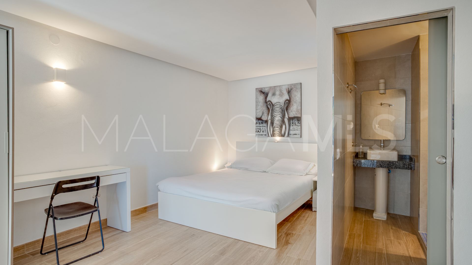 Villa for sale in Elviria