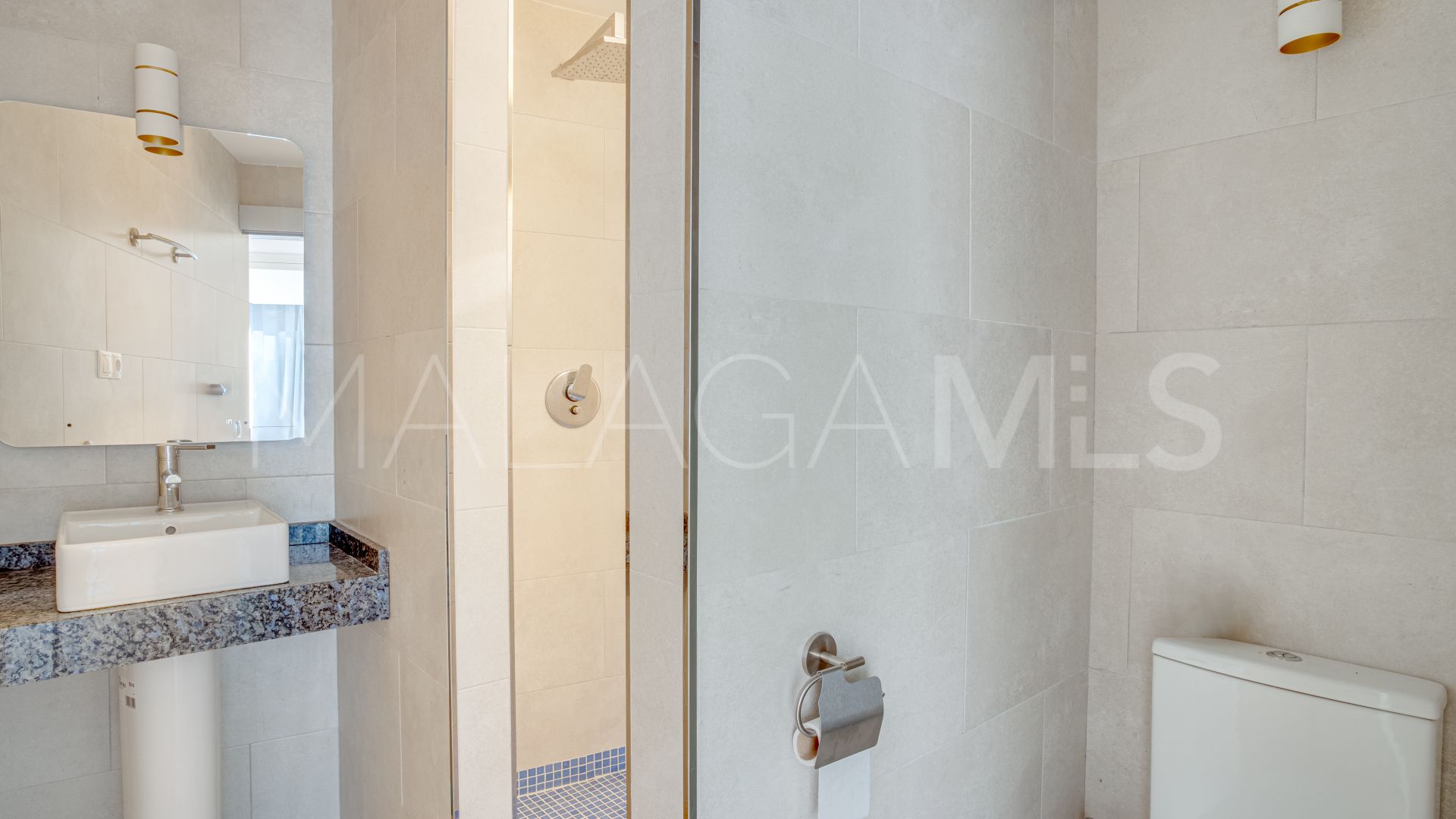 Villa for sale in Elviria