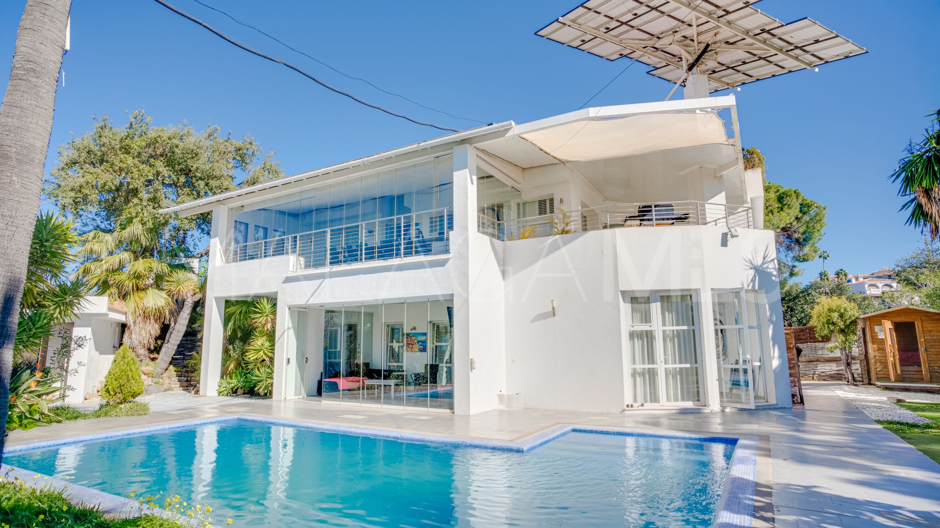 Villa for sale in Elviria