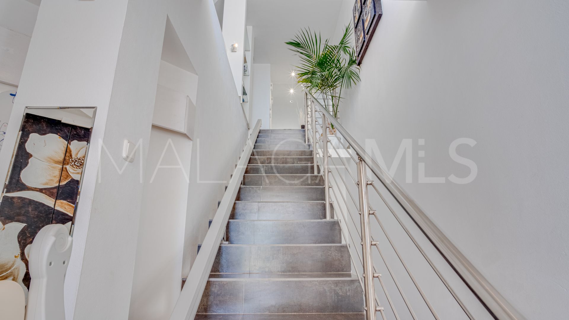 Villa for sale in Elviria