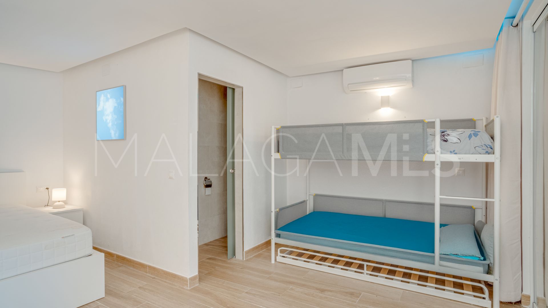 Villa for sale in Elviria