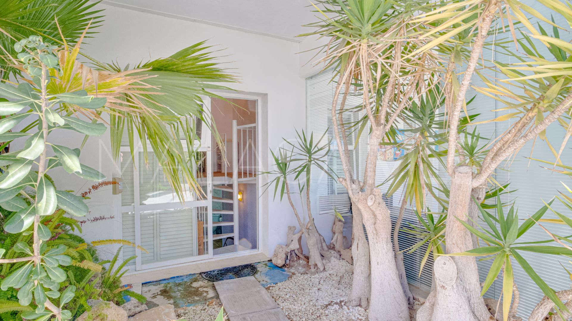 Villa for sale in Elviria