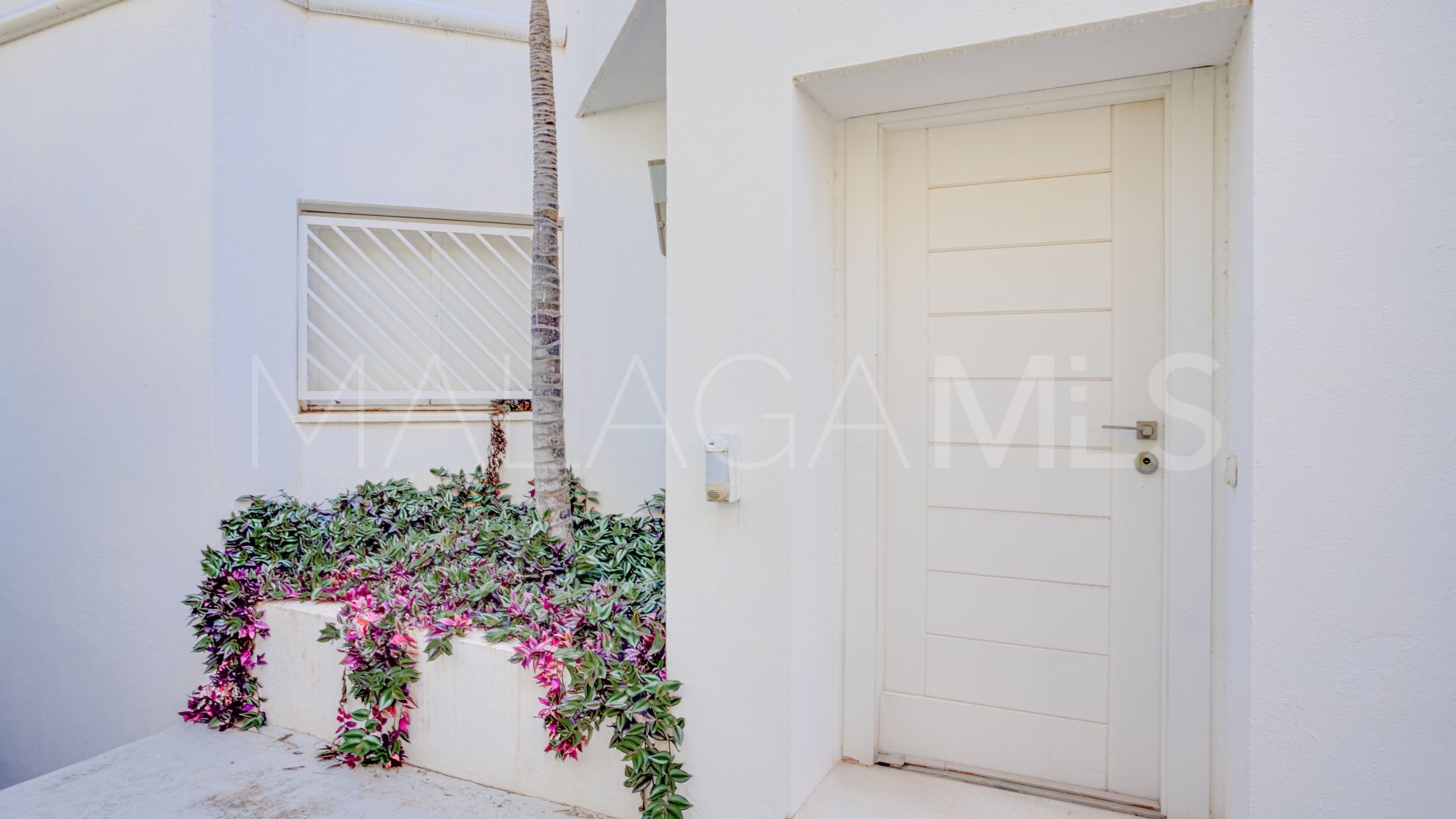 Villa for sale in Elviria