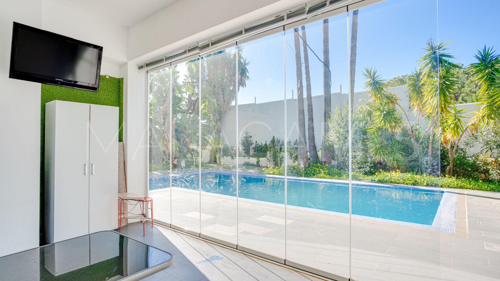 Villa for sale in Elviria