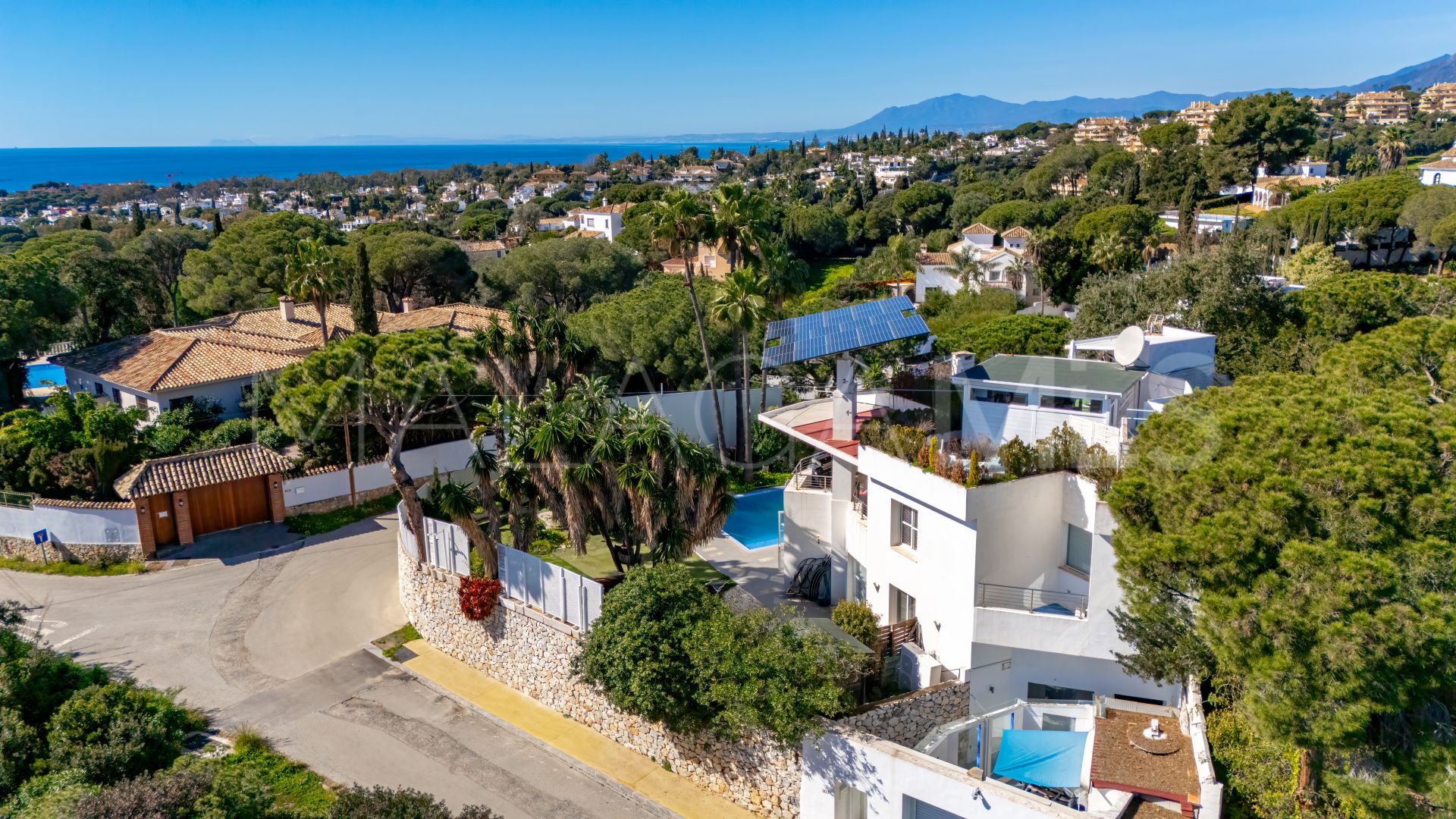 Villa for sale in Elviria