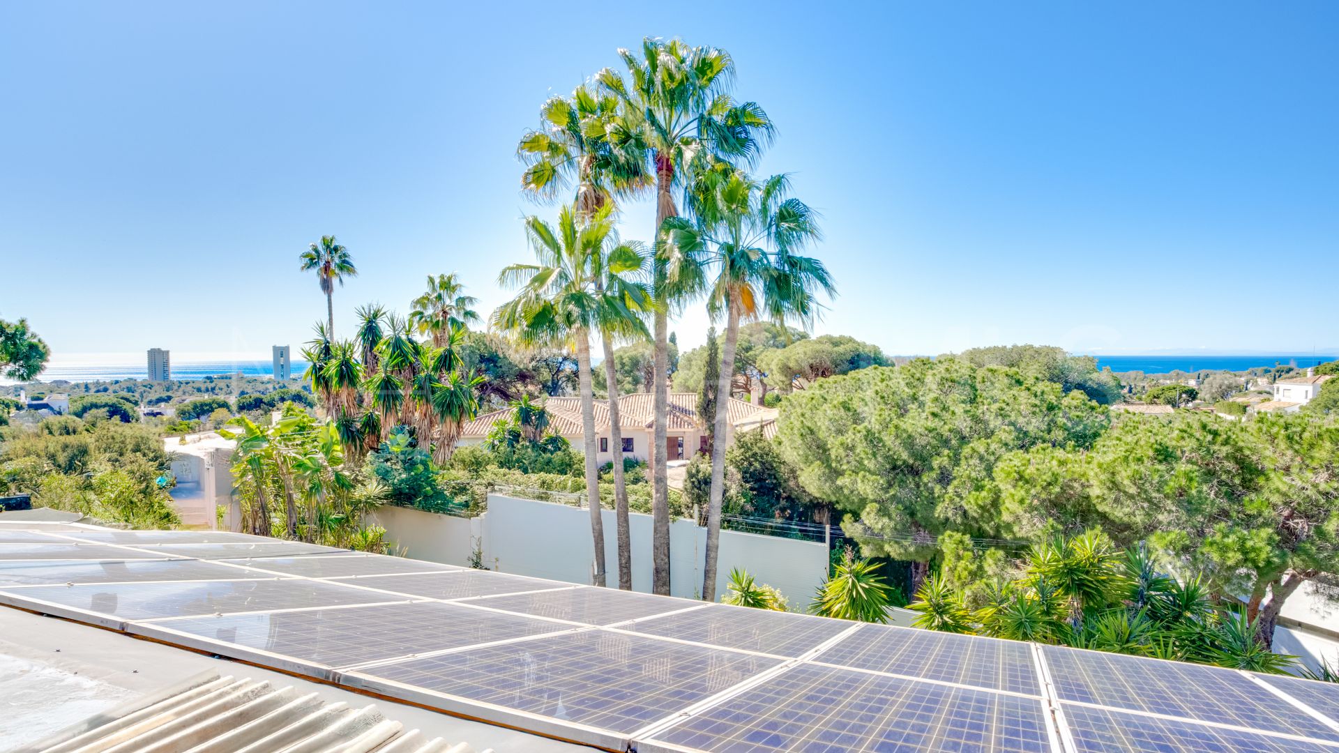Villa for sale in Elviria