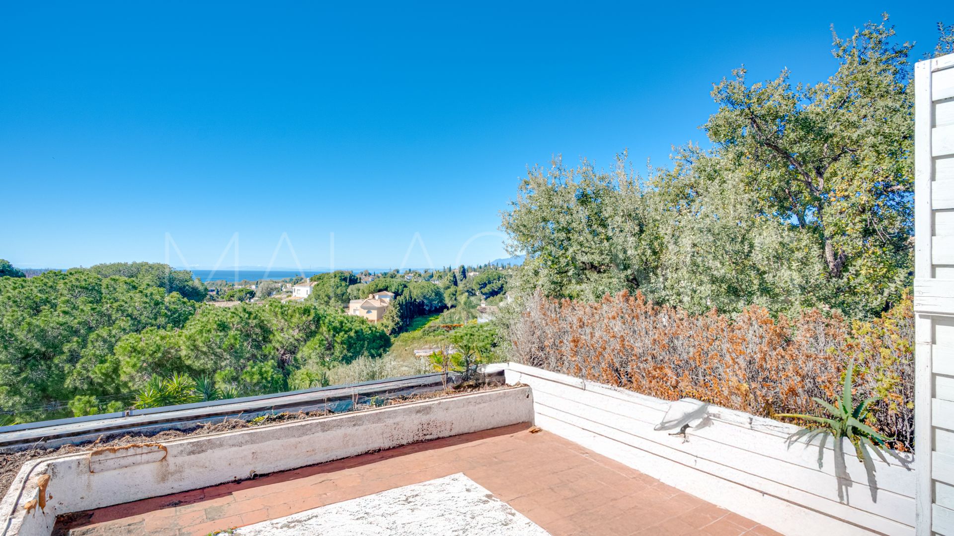Villa for sale in Elviria