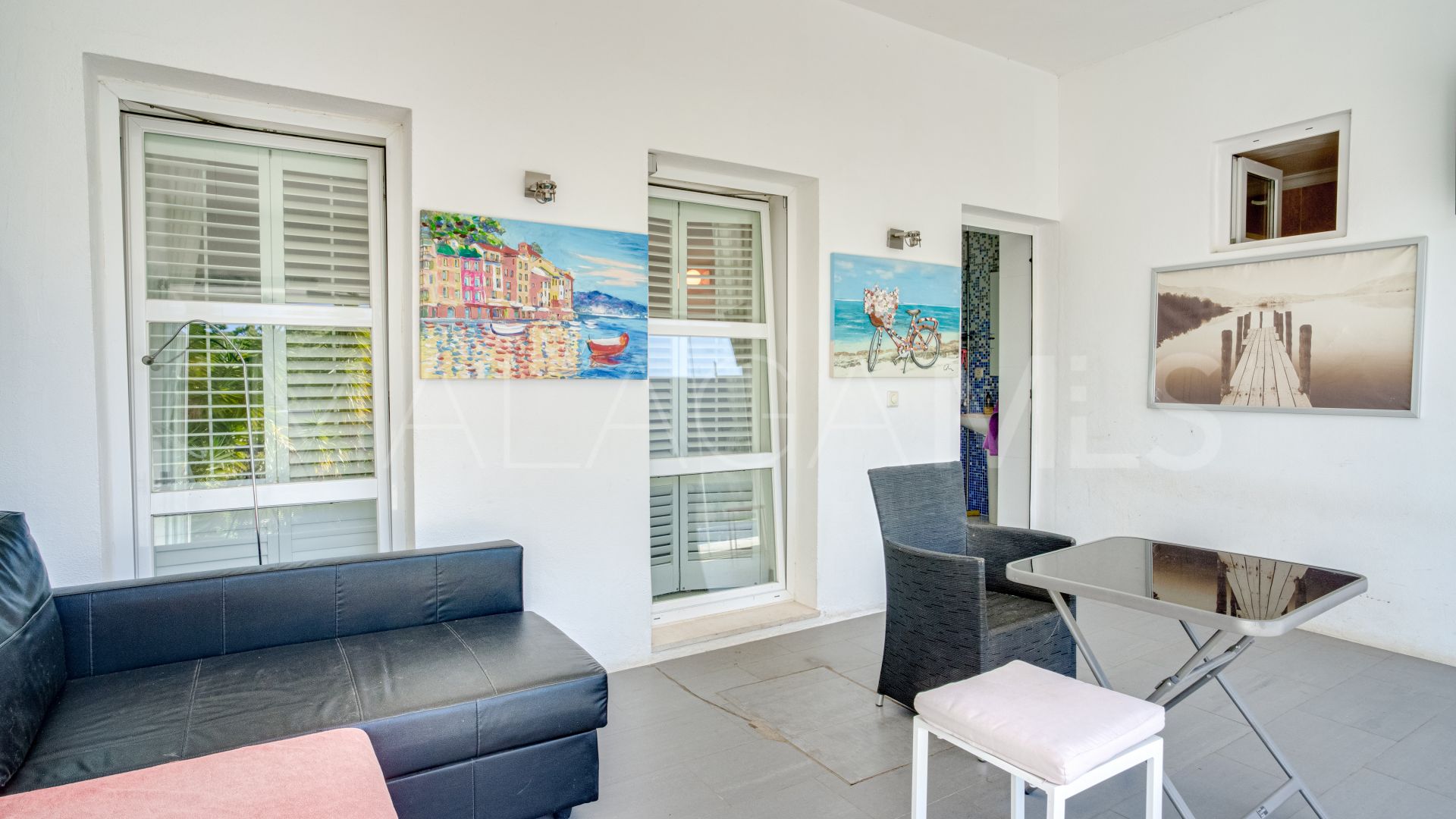 Villa for sale in Elviria
