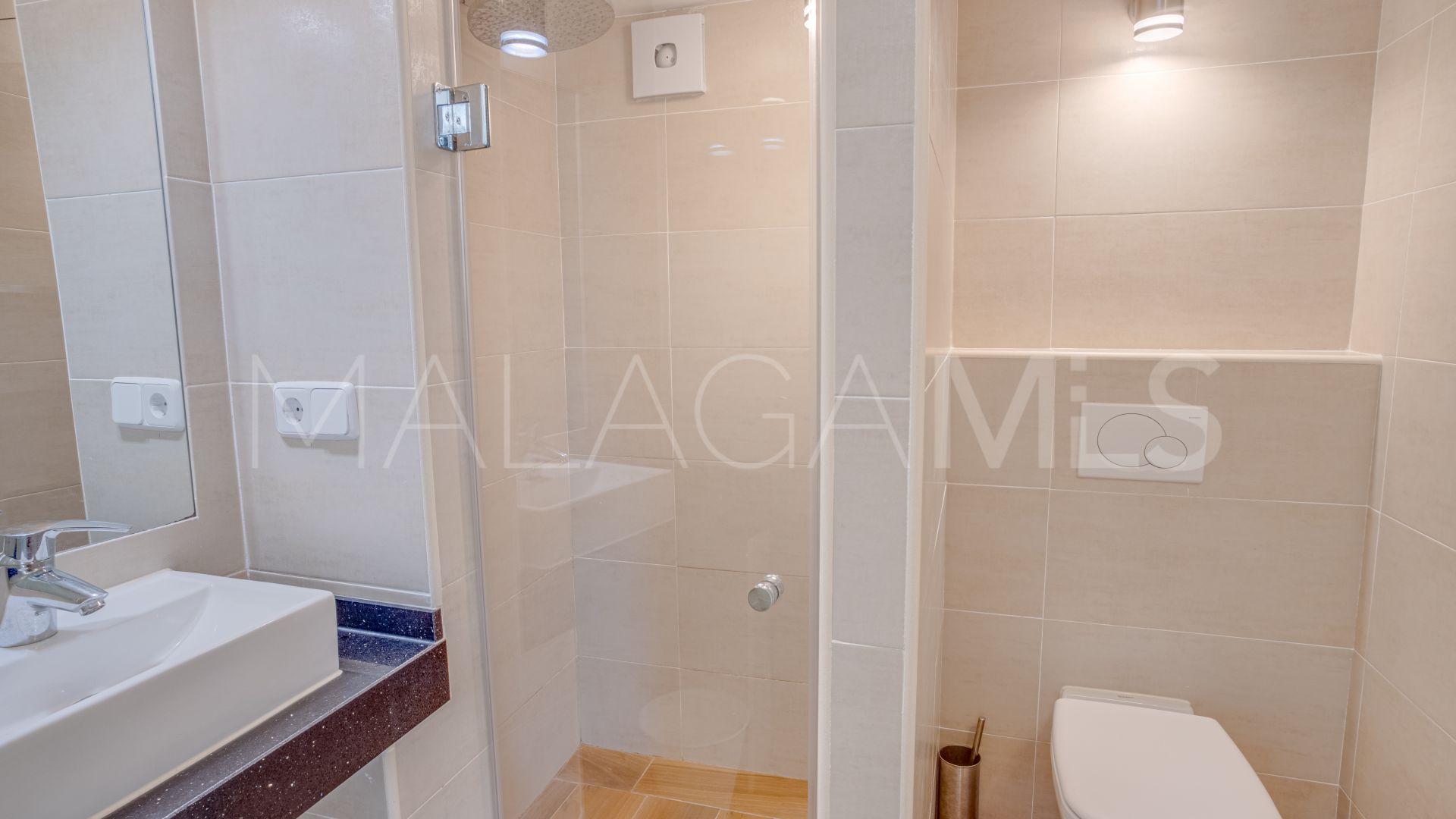 Villa for sale in Elviria
