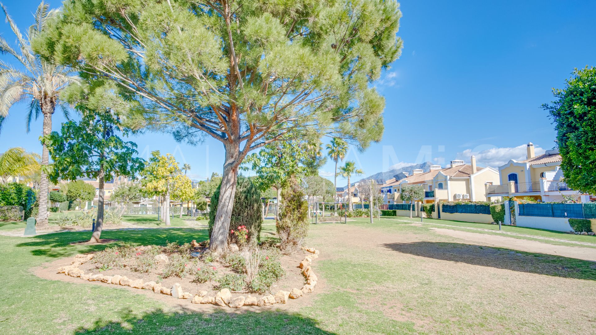 Maison de ville for sale in Guadalmina Alta
