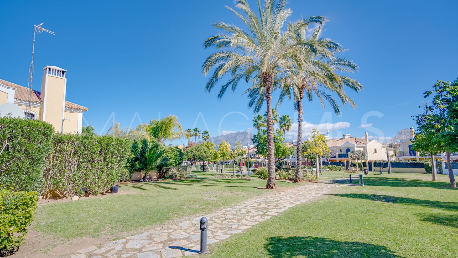 Maison de ville for sale in Guadalmina Alta