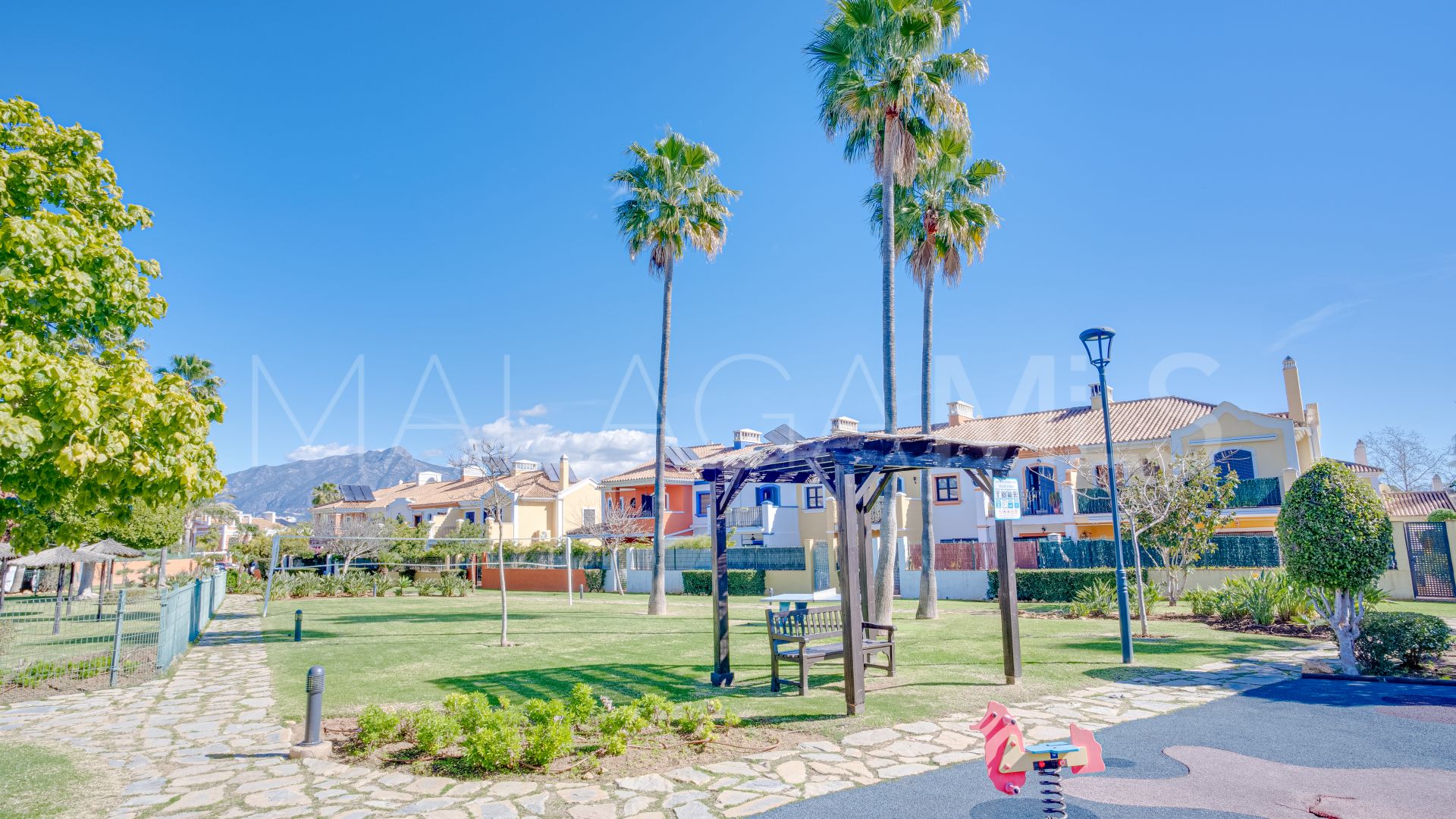 Maison de ville for sale in Guadalmina Alta