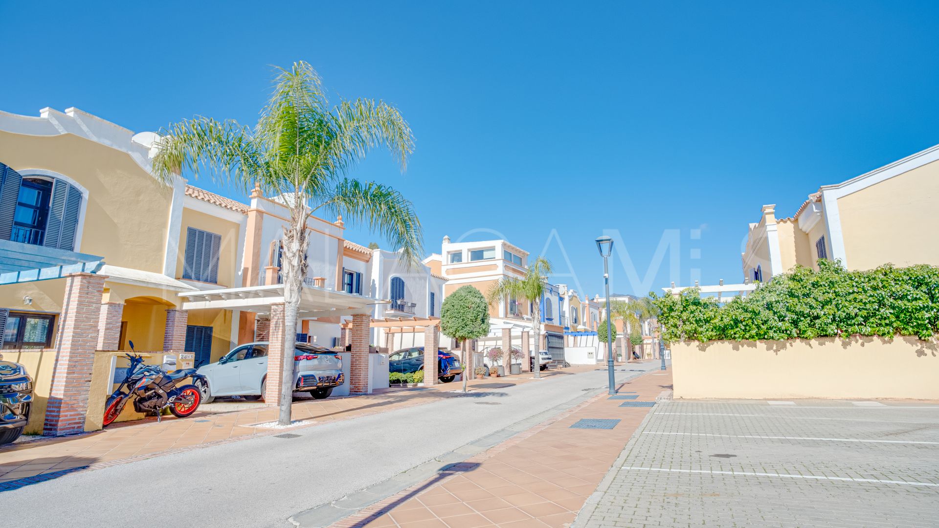 Maison de ville for sale in Guadalmina Alta