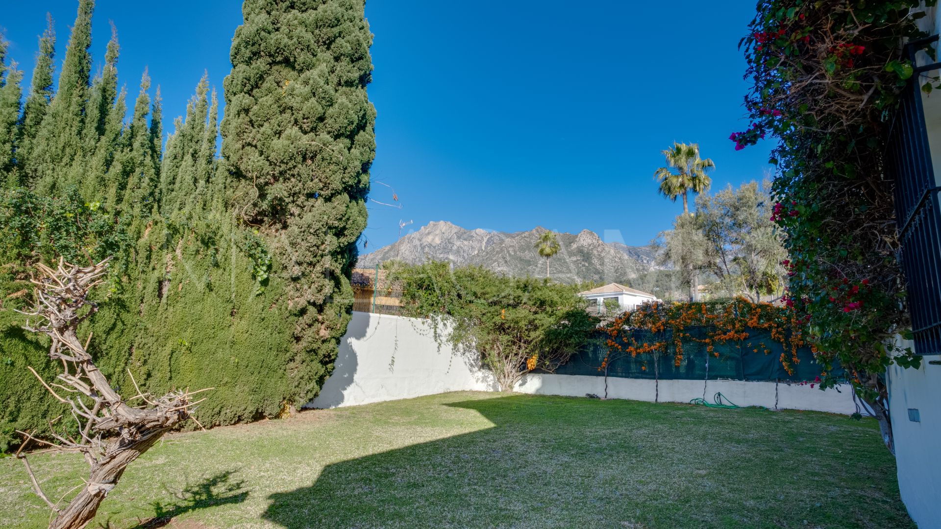 Villa for sale in Valdeolletas