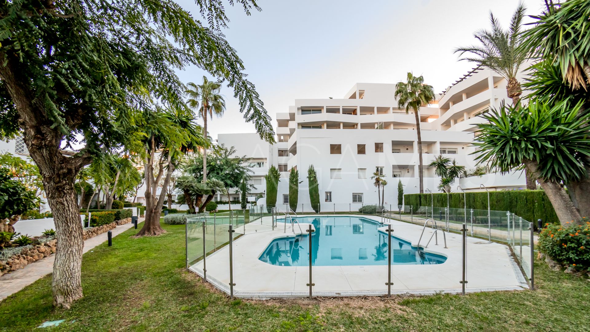 Takvåning for sale in Jardines de Andalucia