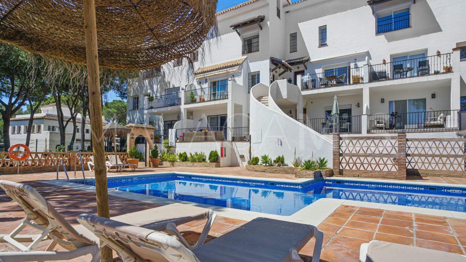 Zweistöckiges penthouse for sale in Los Pinos de Aloha