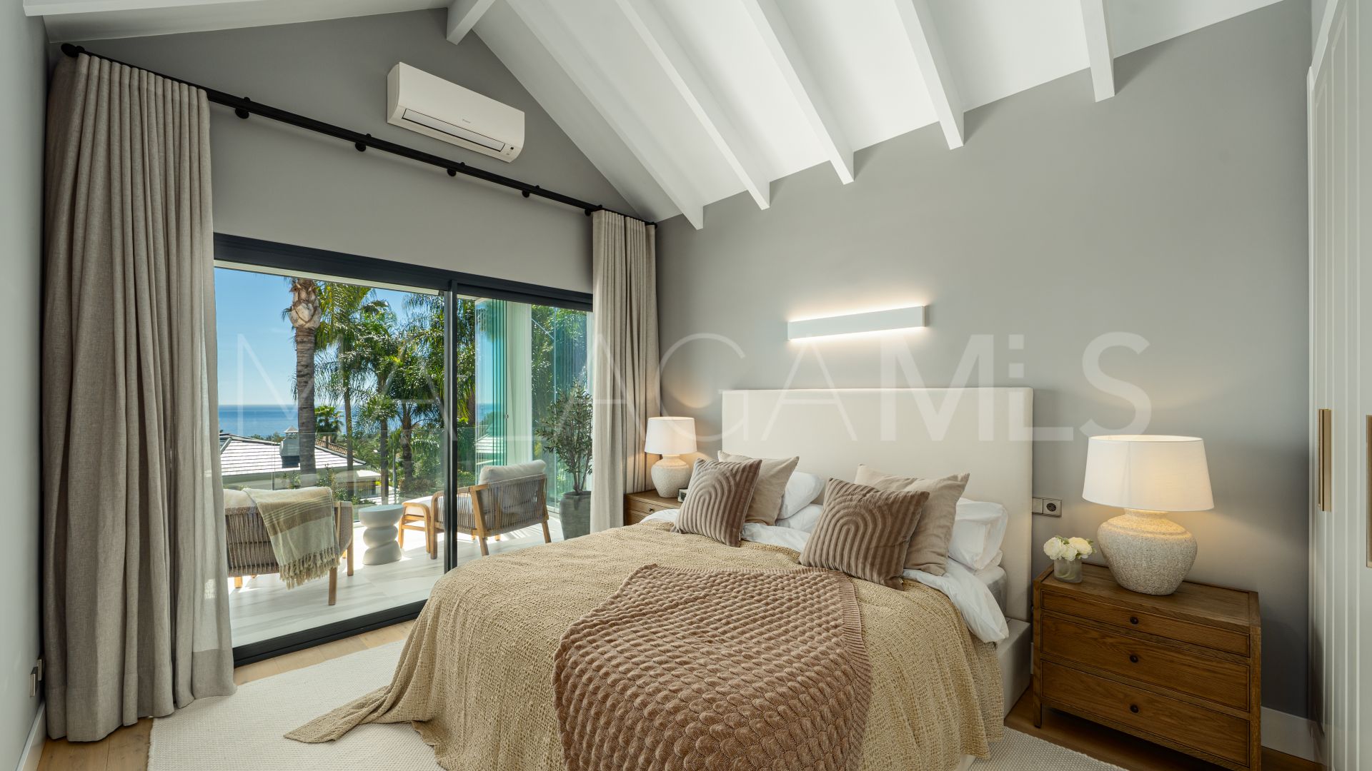 Villa for sale in Altos Reales