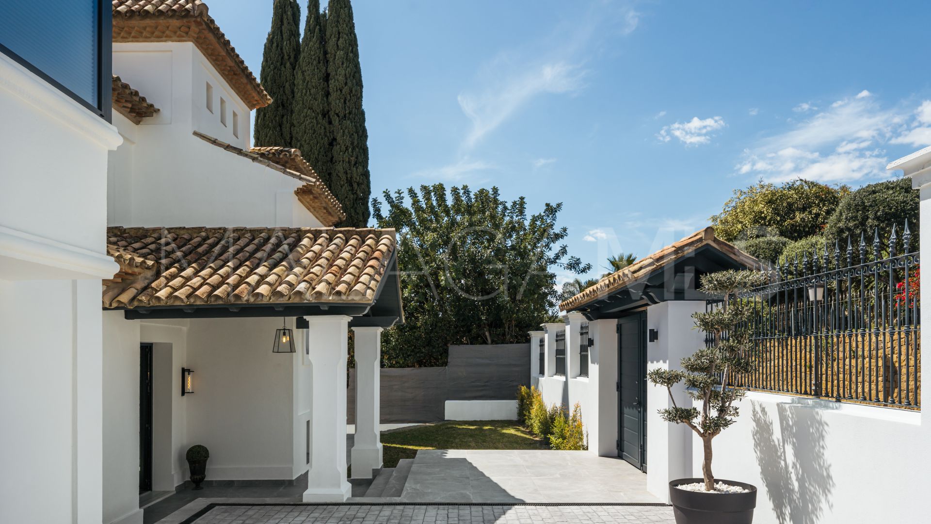 Villa for sale in Altos Reales