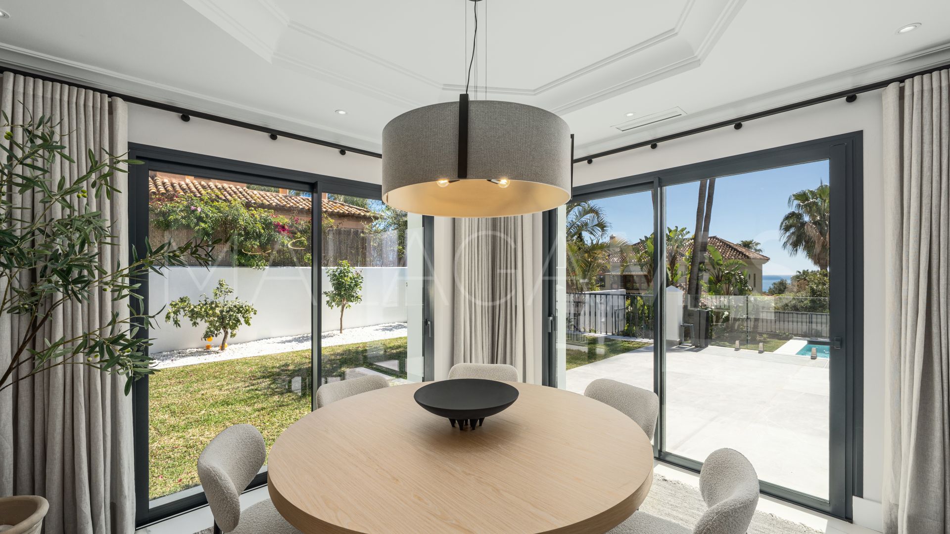 Villa for sale in Altos Reales